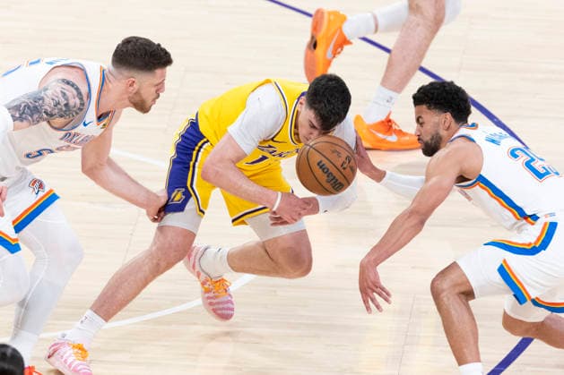 April 7, 2026, Los Angeles, California, USA: Los Angeles LakersÃ¢â‚¬â ¢ Jake LaRavia (12) vies for the ball between Oklahoma City ThunderÃ¢â‚¬â ¢s Isaiah Hartenstein (55) and Ajay Mitchell (25) during an NBA, Basketball Herren, USA basketball game at Crypto.com Arena on Tuesday, April 7, 2026 in Los Angeles. Los Angeles USA - ZUMAc68_ 20260407_zaf_c68_023 Copyright: xRingoxChiux