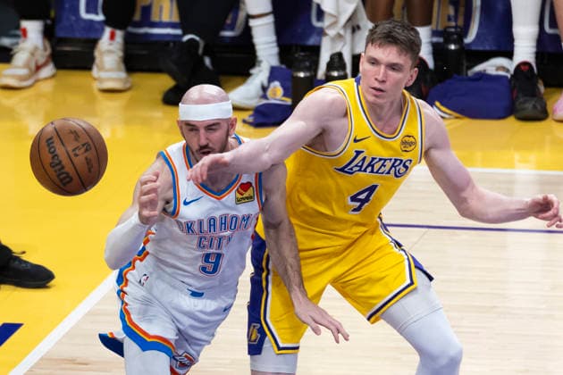 April 7, 2026, Los Angeles, California, USA: Los Angeles LakersÃ¢â‚¬â ¢ Dalton Knecht (4) and Oklahoma City ThunderÃ¢â‚¬â ¢s Alex Caruso (9) vie for the ball during an NBA, Basketball Herren, USA basketball game at Crypto.com Arena on Tuesday, April 7, 2026 in Los Angeles. Los Angeles USA - ZUMAc68_ 20260407_zaf_c68_033 Copyright: xRingoxChiux