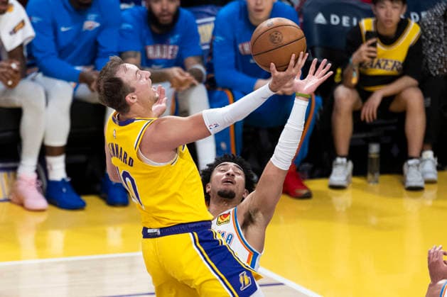 April 7, 2026, Los Angeles, California, USA: Los Angeles LakersÃ¢â‚¬â ¢ Luke Kennard (10) goes to the basket against Oklahoma City ThunderÃ¢â‚¬â ¢s Jared McCain (3) during an NBA, Basketball Herren, USA basketball game at Crypto.com Arena on Tuesday, April 7, 2026 in Los Angeles. Los Angeles USA - ZUMAc68_ 20260407_zaf_c68_042 Copyright: xRingoxChiux