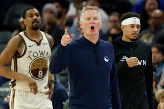 NBA, Basketball Herren, USA - Sacramento Kings at Golden State Warriors Golden State Warriors head coach Steve Kerr watches the action during the second half of an NBA game in San Francisco, California, USA, 07 April 2026. SAN FRANCISCO CALIFORNIA United States  Copyright: xJOHNxG.xMABANGLOx