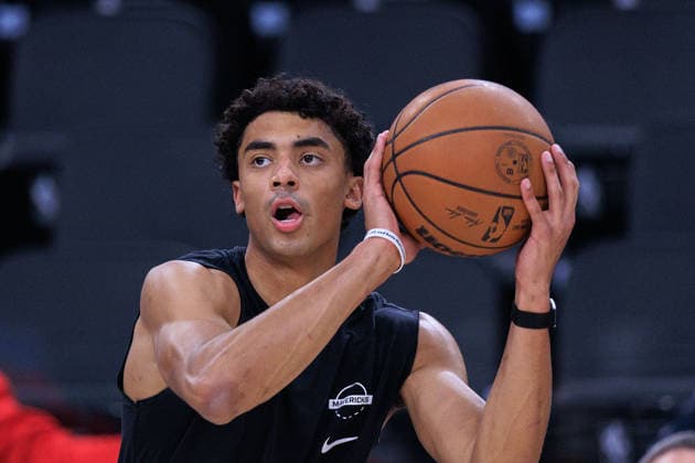 April 7, 2026, Inglewood, California, USA: Max Christie 00 of the Dallas Mavericks during warmups before a 2026 NBA, Basketball Herren, USA regular season game against the Los Angeles Clippers on Tuesday April 7, 2026 at Intuit Dome Arena in Inglewood, California. JAVIER ROJAS PI Inglewood USA - ZUMAp124 20260407_zaa_p124_013 Copyright: xJavierxRojasx
