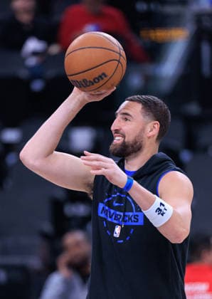 April 7, 2026, Inglewood, California, USA: Klay Thompson 31 of the Dallas Mavericks during warmups before a 2026 NBA, Basketball Herren, USA regular season game against the Los Angeles Clippers on Tuesday April 7, 2026 at Intuit Dome Arena in Inglewood, California. JAVIER ROJAS PI Inglewood USA - ZUMAp124 20260407_zaa_p124_014 Copyright: xJavierxRojasx
