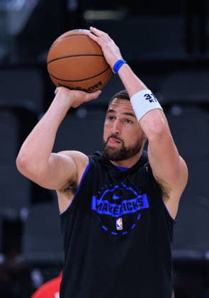 April 7, 2026, Inglewood, California, USA: Klay Thompson 31 of the Dallas Mavericks during warmups before a 2026 NBA, Basketball Herren, USA regular season game against the Los Angeles Clippers on Tuesday April 7, 2026 at Intuit Dome Arena in Inglewood, California. JAVIER ROJAS PI Inglewood USA - ZUMAp124 20260407_zaa_p124_016 Copyright: xJavierxRojasx