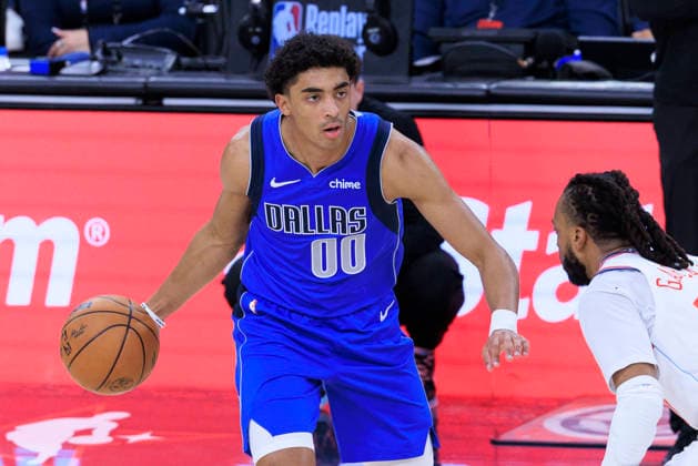 April 7, 2026, Inglewood, California, USA: Max Christie 00 of the Dallas Mavericks receives the ball as Darius Garland 10 of the Los Angeles Clippers guards during their regular season NBA, Basketball Herren, USA game on Tuesday April 7, 2026 at Intuit Dome in Inglewood, California. Clippers defeat Mavericks, 116-103. ARIANA RUIZ PI Inglewood USA - ZUMAp124 20260407_zaa_p124_034 Copyright: xArianaxRuizx
