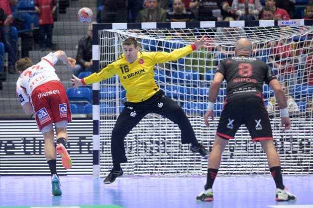 Adam Ljungquist Fredericia HK 22 on the throw Nebojsa Simic Goalkeeper MT Melsungen 16 , Adrian Sipos MT Melsungen 8 R , GER, MT Melsungen Fredericia HK DEN , Handball, EHF European League Men, Play Offs, Season 2025 2026, 07 04 2026, GER, MT Melsungen Fredericia HK, Handball, EHF Men, Play Off, Season 2025 2026, 07 04 2026 Kassel Copyright: xEibner-Pressefotox xRolandxSippelx EP_RSL