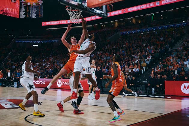 (260408) -- VALENCIA, April 8, 2026 -- Nate Reuvers (top L) of Valencia vies for the ball with Josh Nebo (top R) of EA7 Emporio Armani Milan during the Euroleague basketball match between Valencia and EA7 Emporio Armani Milan in Valencia, Spain, on April 7, 2026. (Photo by Pablo Morano Xinhua) (SP)SPAIN-VALENCIA-BASKETBALL-EUROLEAGUE-VALENCIA VS EA7 EMPORIO ARMANI MILAN ChengxMin 