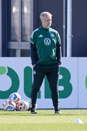 08 04 2026, xgrfx, Football DFB Media Dates, German Womens National Team Training v l Christian Wück German Womens National Team DFL DFB REGULATIONS PROHIBIT ANY USE OF PHOTOGRAPHS as IMAGE SEQUENCES and or QUASI VIDEO Herzogenaurach