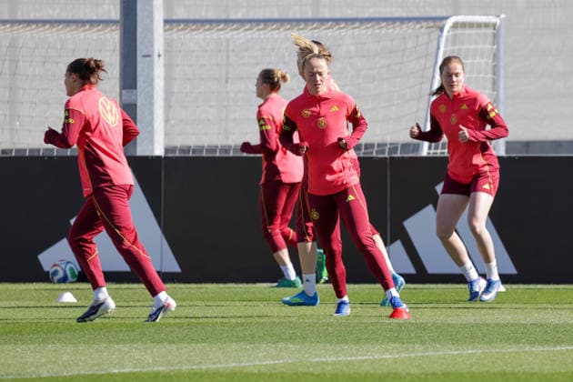 08 04 2026, xgrfx, Football DFB Media Dates, German Womens National Team Training v l Lea Schüller, Sjoeke Nüsken German Womens National Team DFL DFB REGULATIONS PROHIBIT ANY USE OF PHOTOGRAPHS as IMAGE SEQUENCES and or QUASI VIDEO Herzogenaurach