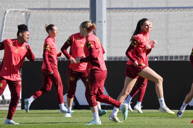 08 04 2026, xgrfx, Football DFB Media Dates, German Womens National Team Training v l Shekiera Martinez, Jule Brand German Womens National Team DFL DFB REGULATIONS PROHIBIT ANY USE OF PHOTOGRAPHS as IMAGE SEQUENCES and or QUASI VIDEO Herzogenaurach