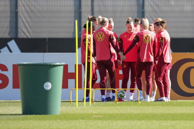 08 04 2026, xgrfx, Football DFB Media Dates, German Womens National Team Training f l Nicole Anyomi, Franziska Kett, Sarai Linder, Carlotta Wamser German Womens National Team DFL DFB REGULATIONS PROHIBIT ANY USE OF PHOTOGRAPHS as IMAGE SEQUENCES and or QUASI VIDEO Herzogenaurach