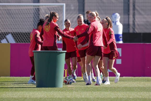 08 04 2026, xgrfx, Football DFB Media Dates, German Womens National Team Training f l Jule Brand, Selina Cerci, Rebecca Knaak, Camilla Küver, Vivien Endemann German Womens National Team DFL DFB REGULATIONS PROHIBIT ANY USE OF PHOTOGRAPHS as IMAGE SEQUENCES and or QUASI VIDEO Herzogenaurach