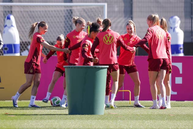 08 04 2026, xgrfx, Football DFB Media Dates, German Womens National Team Training f l Selina Cerci, Elisa Senß, Rebecca Knaak, Giulia Gwinn German Womens National Team DFL DFB REGULATIONS PROHIBIT ANY USE OF PHOTOGRAPHS as IMAGE SEQUENCES and or QUASI VIDEO Herzogenaurach