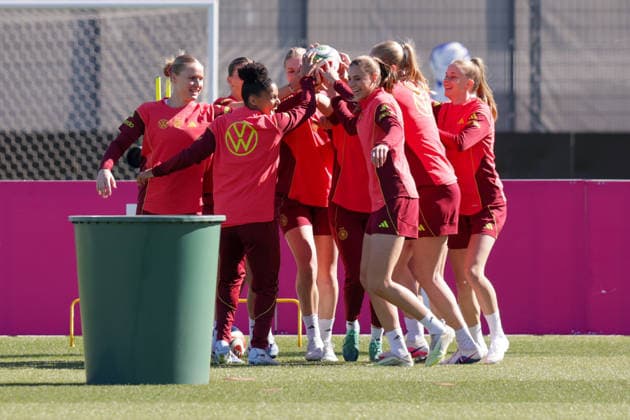08 04 2026, xgrfx, Football DFB Media Dates, German Womens National Team Training f l Jella Veit, Shekiera Martinez, Jule Brand, Vivien Endemann German Womens National Team DFL DFB REGULATIONS PROHIBIT ANY USE OF PHOTOGRAPHS as IMAGE SEQUENCES and or QUASI VIDEO Herzogenaurach