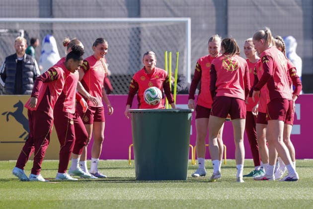 08 04 2026, xgrfx, Football DFB Media Dates, German Womens National Team Training f l Shekiera Martinez, Selina Cerci, Elisa Senß, Rebecca Knaak, Laura Freigang German Womens National Team DFL DFB REGULATIONS PROHIBIT ANY USE OF PHOTOGRAPHS as IMAGE SEQUENCES and or QUASI VIDEO Herzogenaurach