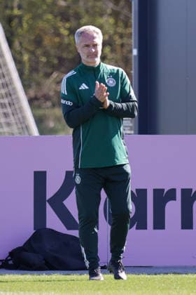 08 04 2026, xgrfx, Football DFB Media Dates, German Womens National Team Training v l Christian Wück German Womens National Team DFL DFB REGULATIONS PROHIBIT ANY USE OF PHOTOGRAPHS as IMAGE SEQUENCES and or QUASI VIDEO Herzogenaurach