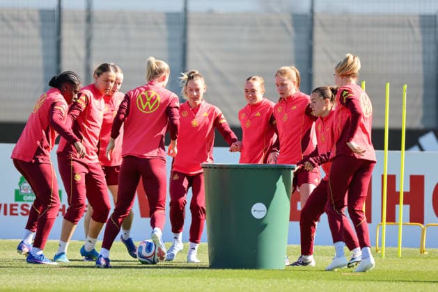 Herzogenaurach, Germany 08 April 2026 Training of the German womens national soccer team in preparation for the World Cup qualifiers in Herzogenaurach Pictured from left Nicole Anyomi Germany , Larissa Mühlhaus Muehlhaus Germany , Lea Schüller Schueller Germany , Sarai Linder Germany , Lisanne Gräwe Graewe Germany , Sjoeke Nüsken Nuesken Germany , Carlotta Wamser Germany and Janina Minge Germany during training at the international match training facility in Herzogenaurach Copyright: HMBxMedia MadeleinexFantini