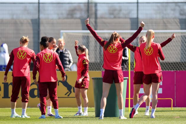 Herzogenaurach, Germany 08 April 2026 Training of the German national womens soccer team in preparation for the World Cup qualifiers in Herzogenaurach Pictured The players of the German national womens soccer team during training at the international match training facility in Herzogenaurach Copyright: HMBxMedia MadeleinexFantini