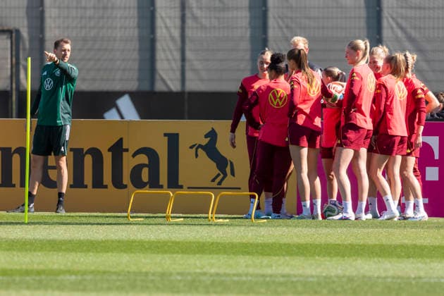 Report 08 04 2026 Training of the German womens national soccer team on the occasion of the World Cup qualifying matches against Austria at the adidas Home Ground in Herzogenaurach Trend-setting training with the hand on the ball Herzogenaurach Bavaria Germany