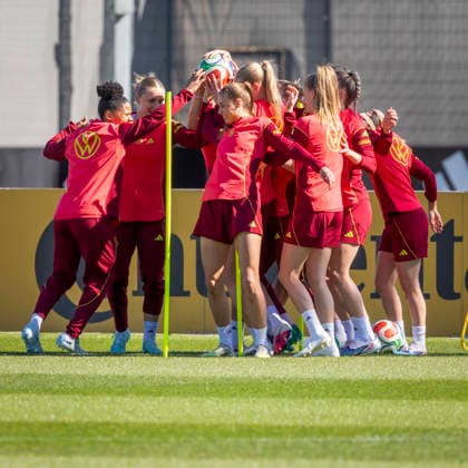Report 08 04 2026 Training of the German womens national soccer team on the occasion of the World Cup qualifiers against Austria at the adidas home ground in Herzogenaurach Long live the ball Herzogenaurach Bavaria Germany