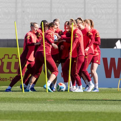 Report 08 04 2026 Training of the German womens national soccer team on the occasion of the World Cup qualifiers against Austria at the adidas home ground in Herzogenaurach Always with your hand on the ball Herzogenaurach Bavaria Germany