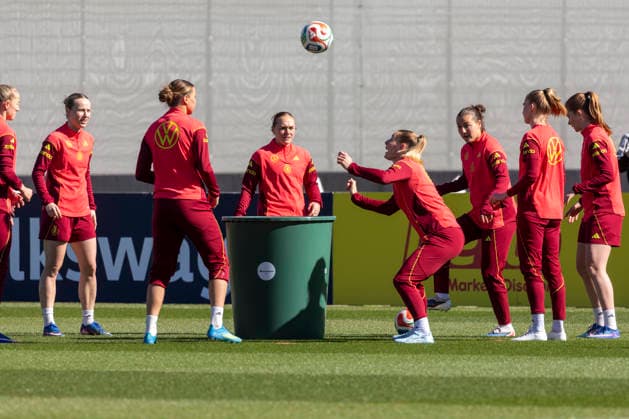Report 08 04 2026 Training of the German womens national soccer team on the occasion of the World Cup qualifying matches against Austria at the adidas home ground in Herzogenaurach Off to the garbage can with the ball Herzogenaurach Bavaria Germany