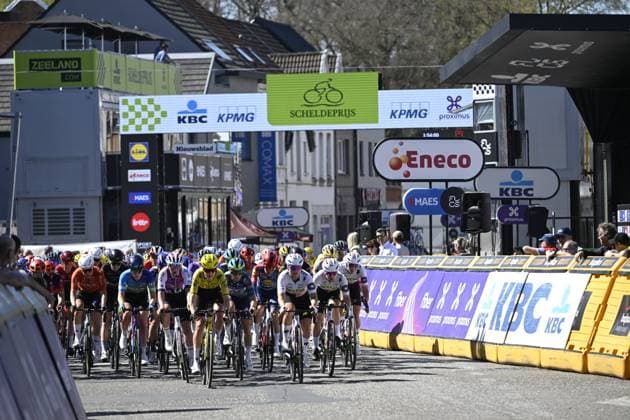 The pack of riders pictured in action during the women s race of the Scheldeprijs one day cycling event, 130,3km from and to Schoten on Wednesday 08 April 2026. TOM GOYVAERTS TomxGoyvaerts  x170170612x