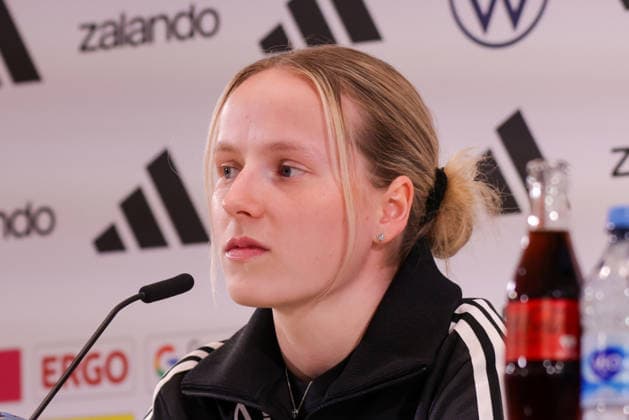 08 04 2026, xgrfx, Football DFB Media Dates, German Womens National Team Training v l Franziska Kett German Womens National Team DFL DFB REGULATIONS PROHIBIT ANY USE OF PHOTOGRAPHS as IMAGE SEQUENCES and or QUASI VIDEO Herzogenaurach