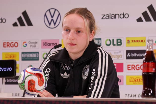 08 04 2026, xgrfx, Football DFB Media Dates, German Womens National Team Training v l Franziska Kett German Womens National Team DFL DFB REGULATIONS PROHIBIT ANY USE OF PHOTOGRAPHS as IMAGE SEQUENCES and or QUASI VIDEO Herzogenaurach