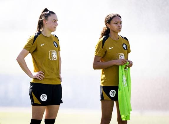 ZEIST - Romee Leuchter and Nina Nijstad during a training session in preparation for the World Cup qualifiers against France. KOEN VAN WEEL ANP xVIxANPxSportx xxANPxIVx 555273488 originalFilename: 555273488.jpg