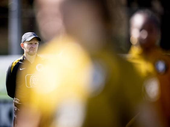 ZEIST - National coach Arjan Veurink during a training session in preparation for the World Cup qualifiers against France. KOEN VAN WEEL ANP xVIxANPxSportx xxANPxIVx 555274046 originalFilename: 555274046.jpg