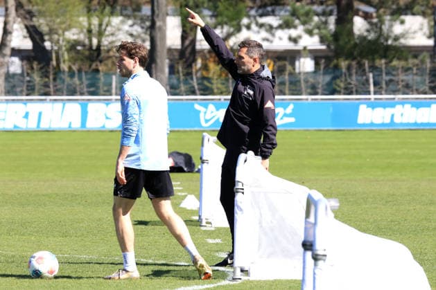 DEU, DFL, 2 FBL Hertha BSC, Training, 08 04 2026, Sportforum, Berlin, DEU, DFL, 2 FBL Hertha BSC, Training, im Bild Cheftrainer Stefan Leitl Hertha BSC Berlin , Leon Jensen Hertha BSC Berlin 5 DFL regulations prohibit any use of Photographs as image sequences and or quasi video nordphotoxGmbHx xEngler nph00076