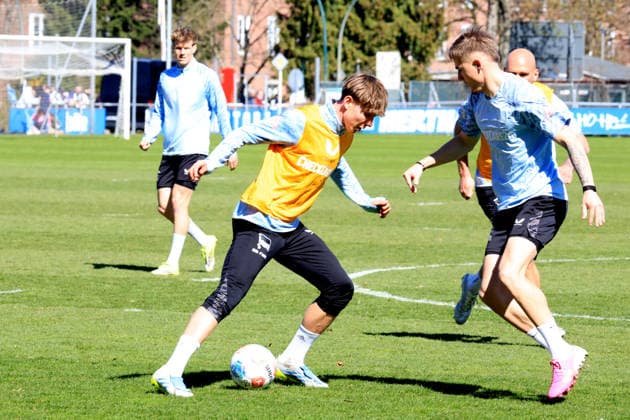 DEU, DFL, 2 FBL Hertha BSC, Training, 08 04 2026, Sportforum, Berlin, DEU, DFL, 2 FBL Hertha BSC, Training, im Bild Kennet Eichhorn Hertha BSC Berlin 23 , Marten Winkler Hertha BSC Berlin 22 DFL regulations prohibit any use of Photographs as image sequences and or quasi video nordphotoxGmbHx xEngler nph00076