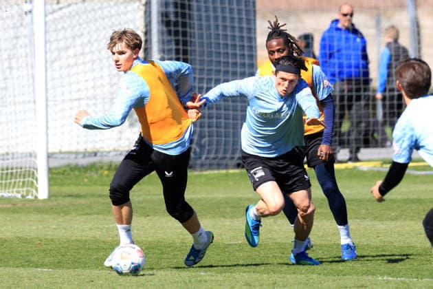DEU, DFL, 2 FBL Hertha BSC, Training, 08 04 2026, Sportforum, Berlin, DEU, DFL, 2 FBL Hertha BSC, Training, im Bild Kennet Eichhorn Hertha BSC Berlin 23 , Fabian Reese Hertha BSC Berlin 11 , Deyovaisio Zeefuik Hertha BSC Berlin 42 DFL regulations prohibit any use of Photographs as image sequences and or quasi video nordphotoxGmbHx xEngler nph00076