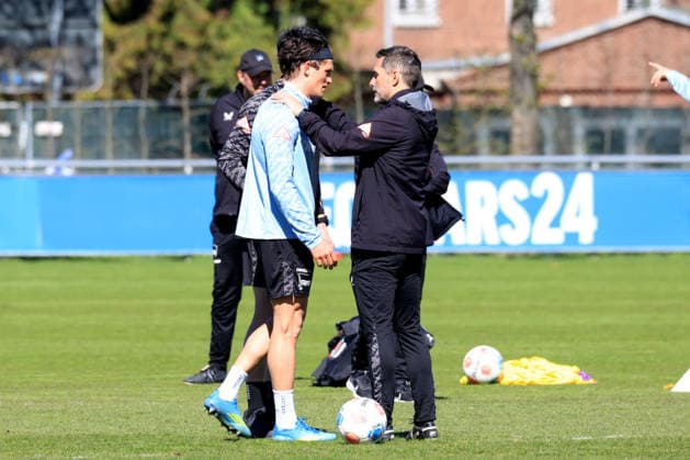 DEU, DFL, 2. FBL Hertha BSC, Training, 08.04.2026, Sportforum, Berlin, DEU, DFL, 2. FBL Hertha BSC, Training, im Bild Cheftrainer Stefan Leitl (Hertha BSC Berlin), Fabian Reese (Hertha BSC Berlin 11) DFL - regulations prohibit any use of Photographs as image sequences and or quasi-video nordphotoxGmbHx xEngler nph00076