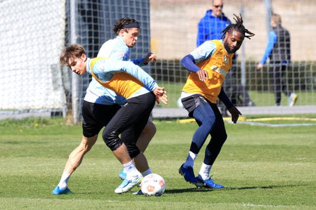 DEU, DFL, 2 FBL Hertha BSC, Training, 08 04 2026, Sportforum, Berlin, DEU, DFL, 2 FBL Hertha BSC, Training, im Bild Kennet Eichhorn Hertha BSC Berlin 23 , Fabian Reese Hertha BSC Berlin 11 , Deyovaisio Zeefuik Hertha BSC Berlin 42 DFL regulations prohibit any use of Photographs as image sequences and or quasi video nordphotoxGmbHx xEngler nph00076