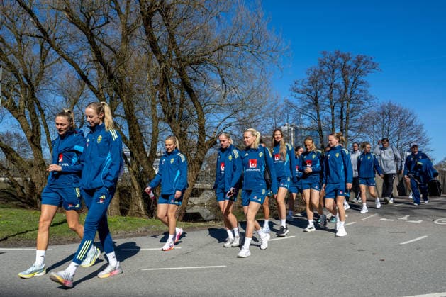 260408 The team of Sweden ahead of a training session on April 8, 2026 in Gothenburg Photo Daniel Stiller BILDBYRAN code DS DS0569 fotboll football soccer fotball träning practice training sverige sweden dam bbeng  Copyright: DANIELxSTILLER BB260408DS001