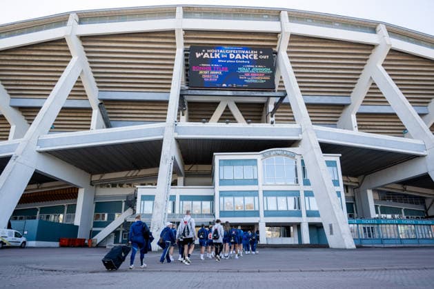 260408 The team of Sweden outside Ullevi arena ahead of a training session on April 8, 2026 in Gothenburg Photo Daniel Stiller BILDBYRAN code DS DS0569 fotboll football soccer fotball träning practice training sverige sweden dam bbeng  Copyright: DANIELxSTILLER BB260408DS003