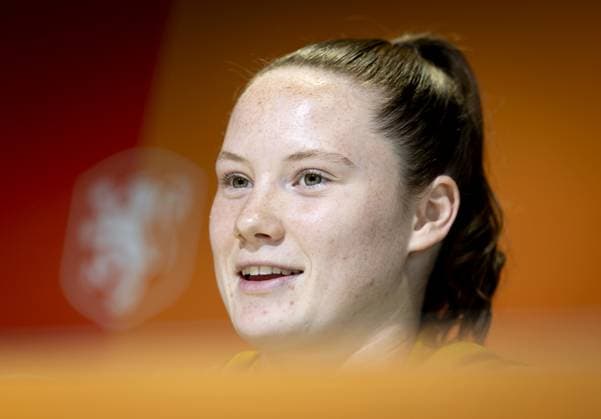 ZEIST - Veerle Buurman during a press conference, PK, Pressekonferenz in preparation for the World Cup qualifiers against France. KOEN VAN WEEL ANP xVIxANPxSportx xxANPxIVx 555279422 originalFilename: 555279422.jpg