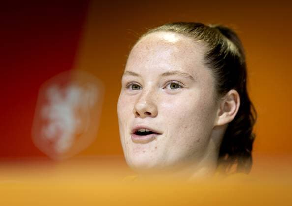 ZEIST - Veerle Buurman during a press conference, PK, Pressekonferenz in preparation for the World Cup qualifiers against France. KOEN VAN WEEL ANP xVIxANPxSportx xxANPxIVx 555279996 originalFilename: 555279996.jpg