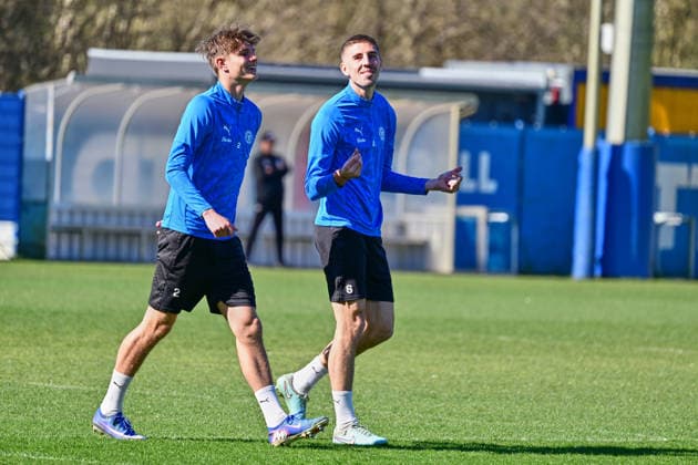 08 04 2026, Football, Men, 2 BL, Season 2025 2026, Training Holstein Kiel Frederik Roslyng li with Marko Ivezic Kiel, Projensdorf Projensdorf, Training ground Schleswig Holstein Germany