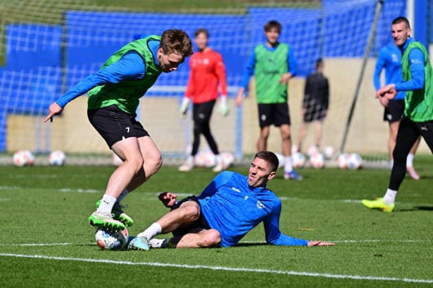 08 04 2026, Soccer, Men, 2 BL, Season 2025 2026, Training Holstein Kiel Marko Ivezic with straddle against Lenny Borges Kiel, Projensdorf Projensdorf, Training ground Schleswig Holstein Germany