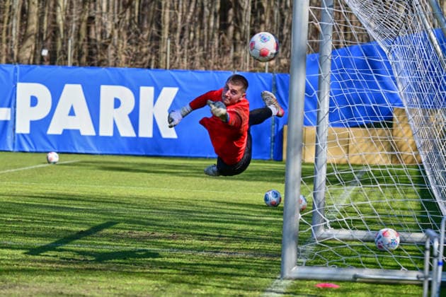 08 04 2026, Soccer, Men, 2 BL, Season 2025 2026, Training Holstein Kiel Goalkeeper Timon Weiner Kiel, Projensdorf Projensdorf, Training ground Schleswig Holstein Germany