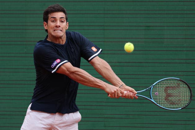 Rolex Monte-Carlo Masters - Day Four Cristian Garin of Chile plays a backhand during his Round of 32 match against Alexander Zverev of Germany on day Four of the Rolex Monte-Carlo Masters at Monte-Carlo Country Club on April 8, 2025 in Monte-Carlo, Monaco. Monaco Monte-Carlo Country Club Monte_Carlo Monaco Copyright: xAllstarxPicturexLibraryxLtdx