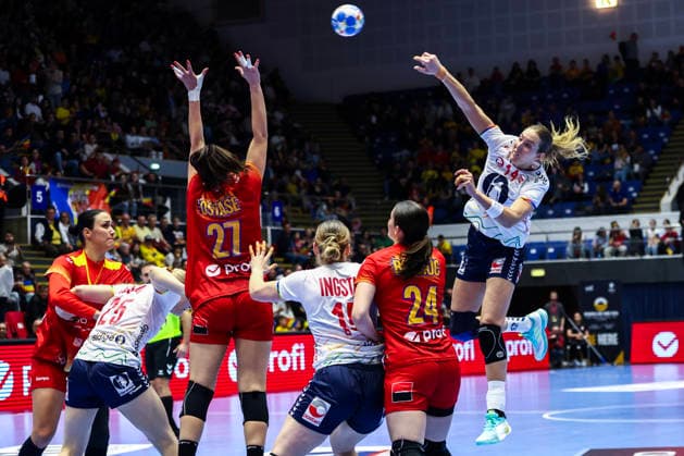 Handball, EHF EURO Cup Romania Norway Bucharest, Romania 20260408 Norway s Malin Larsen Aune before the handball match in the EHF Euro Cup between Romania and Norway at the Polyvalent Hall in Bucharest Photo Nikola Krstic NTB BucureÈ™ti Romania EDITORIAL USE ONLY RESTRICTED USE FOR BETTING COMPANIES  Copyright: xNikolaxKrsticx xNTBx