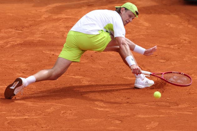 Rolex Monte-Carlo Masters - Day Four Zizou Bergs of Belgium plays a backhand during his Round of 32 match against Andrey Rublev of Russia on day Four of the Rolex Monte-Carlo Masters at Monte-Carlo Country Club on April 8, 2025 in Monte-Carlo, Monaco. Monaco Monte-Carlo Country Club Monte_Carlo Monaco Copyright: xAllstarxPicturexLibraryxLtdx