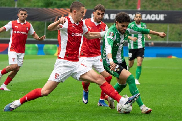 Braga v Real Betis Europa League Players of both teams during the Europa Leage match, between Braga and Real Betis played at Braga Municipal Stadium on April 8, 2026 in Braga, Portugal Braga Portugal Copyright: xAdrianxFernandezx xAgenciaxLOFx