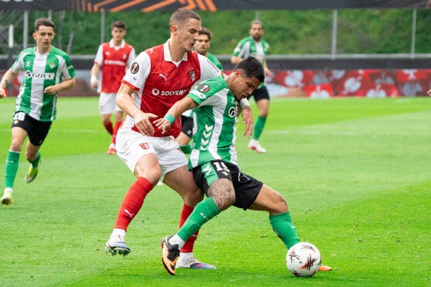 Braga v Real Betis Europa League Real Betis player Cucho Hernandez during the Europa Leage match, between Braga and Real Betis played at Braga Municipal Stadium on April 8, 2026 in Braga, Portugal Braga Portugal Copyright: xAdrianxFernandezx xAgenciaxLOFx