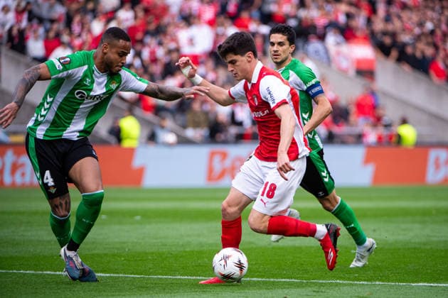 April 8, 2026, Braga, Braga, Portugal: BRAGA, PORTUGAL - APRIL 08: PAU VICTOR from SC Braga is seen on action during the UEFA Europa League 2025 26 Quarter-Final Leg One match between SC Braga and Real Betis Balompie at Estadio Municipal de Braga on April 08, 2026 in Braga, Portugal. SC Braga X Real Betis - UEFA Europa League 2025 26  - ZUMAl192 20260408_zsp_l192_025 Copyright: xMiguelxLemosx
