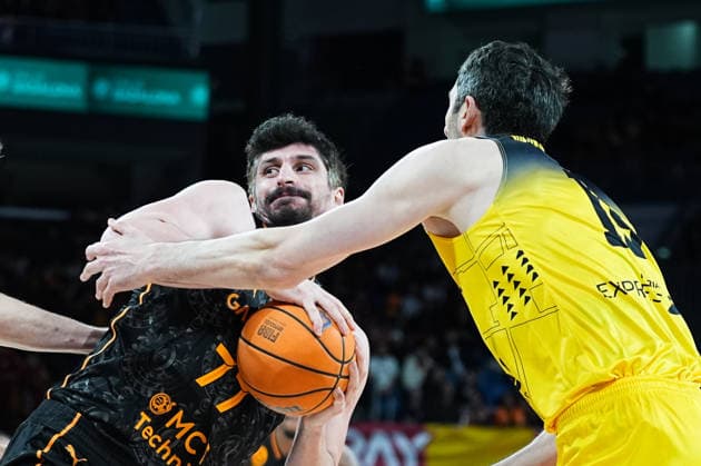 Galatasaray MCT Technic v La Laguna Tenerife - FIBA Basketball Champions League ISTANBUL, TURKIYE - APRIL 8: Galatasaray MCT Technic player Muhsin Yasar (77) in action against Giorgi Shermadini (R) of La Laguna Tenerife during the FIBA Basketball Champions League quarter-final second leg match against La Laguna Tenerife at Sinan Erdem Sports Hall in Istanbul, Turkiye on April 8, 2026. Adem Kutucu Anadolu Istanbul Turkey. Editorial use only. Please get in touch for any other usage.  Copyright: x2026xAnadoluxAdemxKutucux