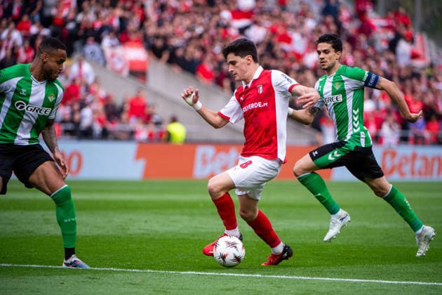 April 8, 2026, Braga, Braga, Portugal: BRAGA, PORTUGAL - APRIL 08: PAU VICTOR from SC Braga is seen on action during the UEFA Europa League 2025 26 Quarter-Final Leg One match between SC Braga and Real Betis Balompie at Estadio Municipal de Braga on April 08, 2026 in Braga, Portugal. Braga Portugal - ZUMAl192 20260408_zsp_l192_017 Copyright: xMiguelxLemosx